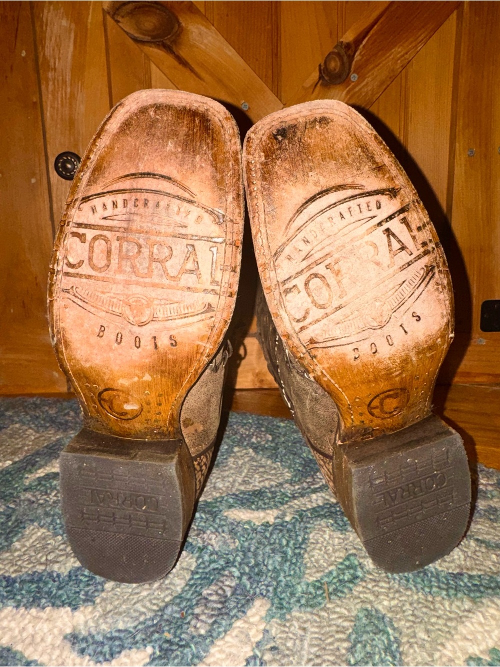 Corral Women’s Brown Barbed Wire Cowboy Boots with Turquoise Lining - Picture 4 of 10